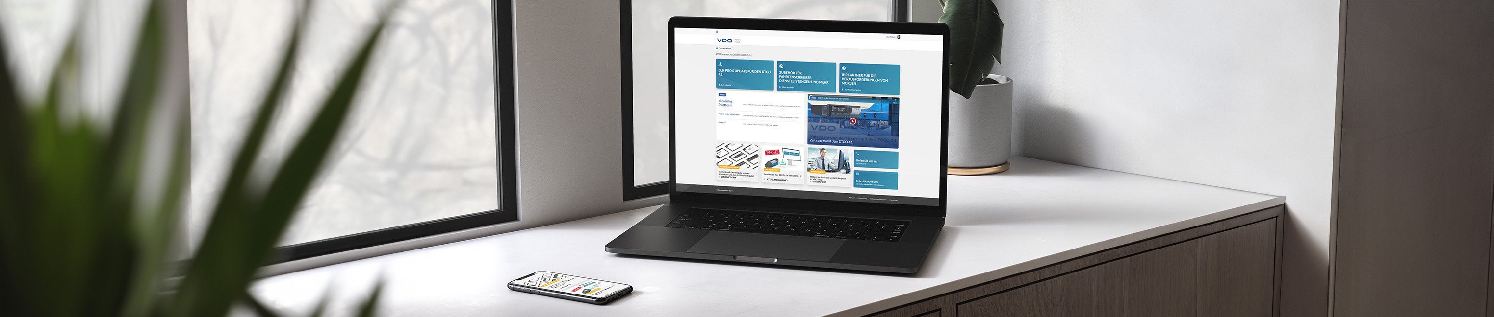 Ordenador con pantalla MyVDO delante de una ventana